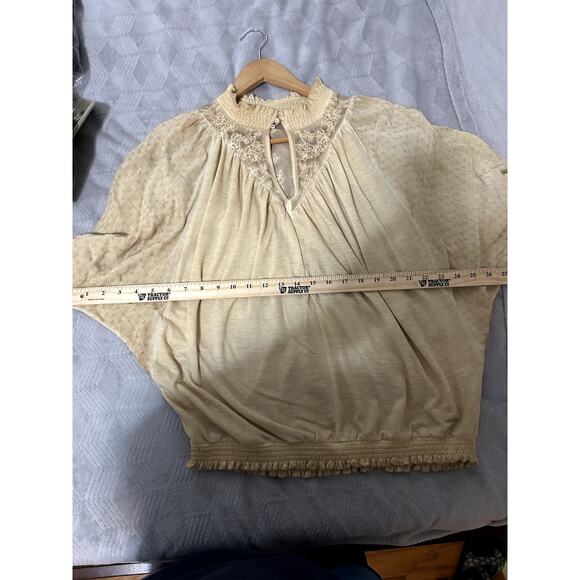 Buckle Gimmicks Women's M Mock Neck Top Keyhole Embroidered Missing One Button - Picture 8 of 10